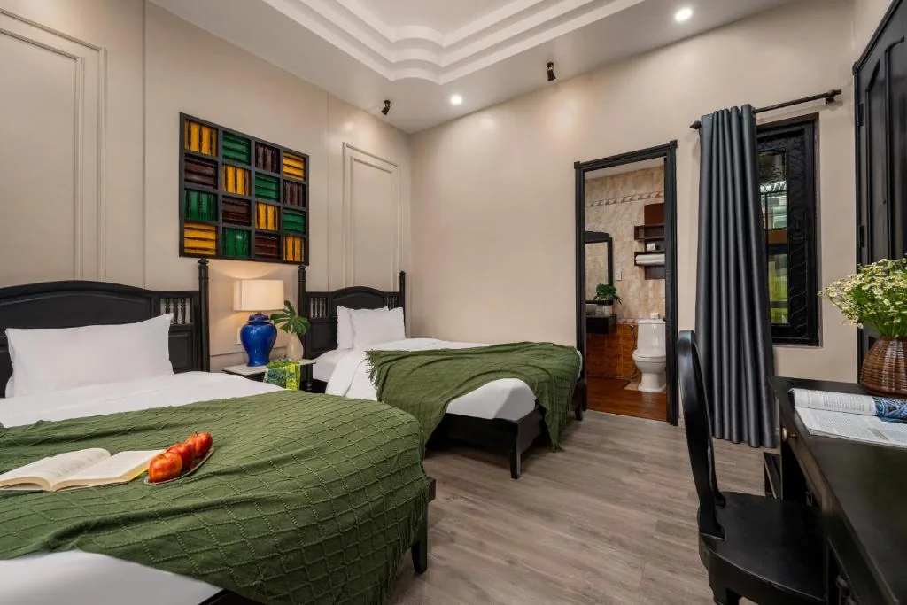 Twin Room with Bath — Old Town Hotel